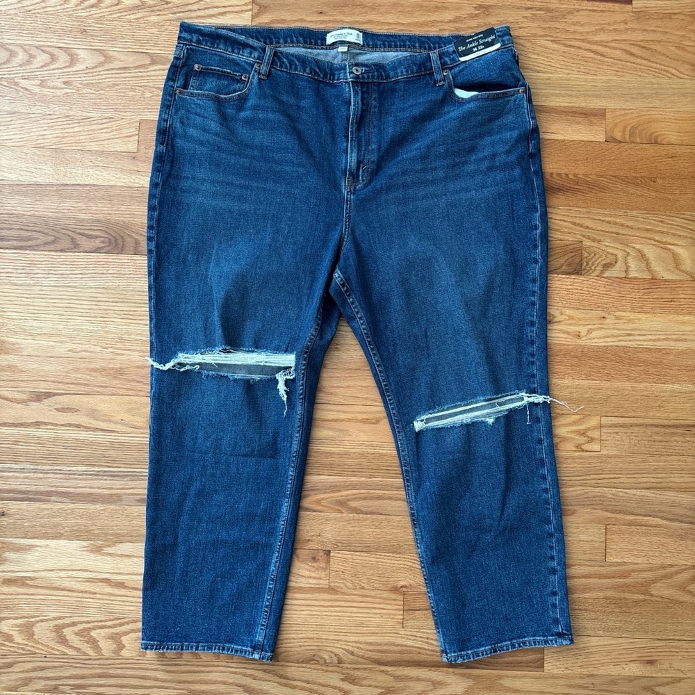 NWT Abercrombie & Fitch Ultra High Rise Ankle Straight Jeans in a 36/22R